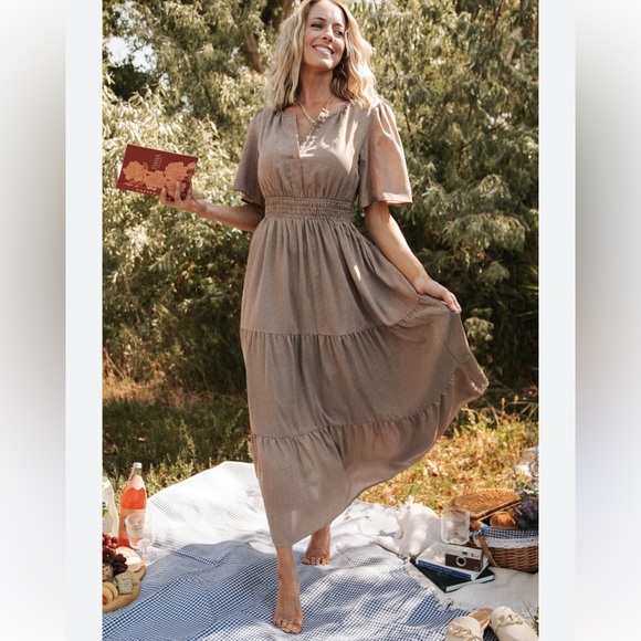 Baltic Born Dresses & Skirts - Baltic Born Danielle Tiered Tan Midi Dress 🆕